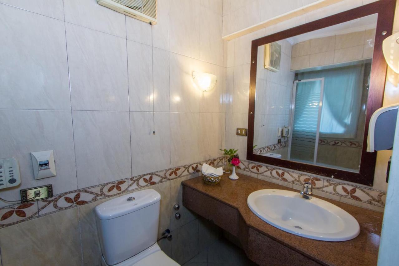 Philae Hotel Aswan Bagian luar foto